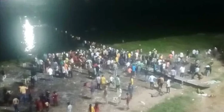 Hindistan’da köprü çöktü: En az 60 can kaybı