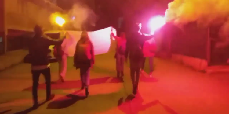 Kimyasala karşı meşaleli yürüyüş