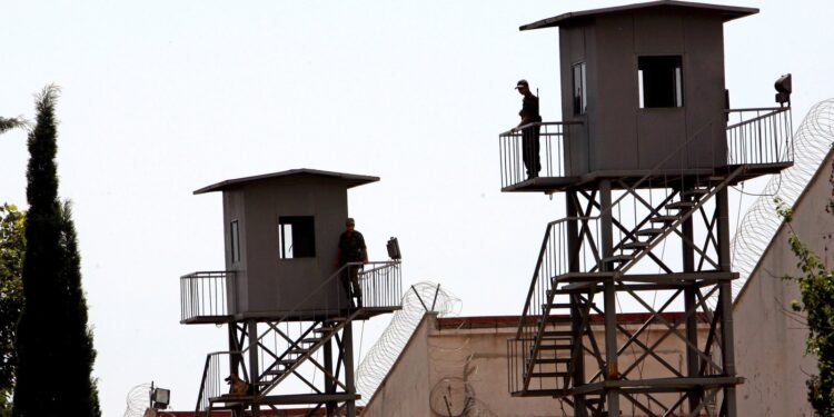 Ege cezaevlerinde 6 ayda en az 572 hak ihlali