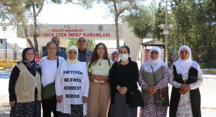 İzmir Adalet Nöbeti: Cezaevlerindeki zulme sessiz kalmayalım