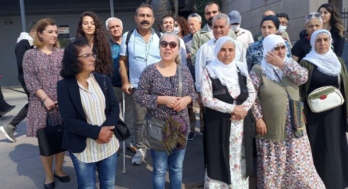 İzmir’de Adalet Nöbeti Bayraklı Adliyesi önünde sürdü