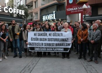 İzmir’deki gazetecilerden meslekdaşlarına destek: Susmayacağız