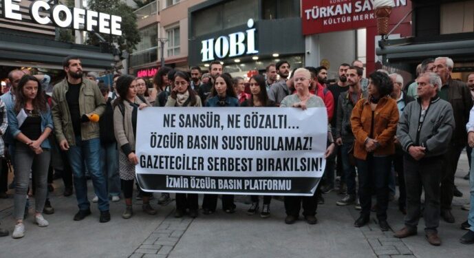 İzmir’deki gazetecilerden meslekdaşlarına destek: Susmayacağız
