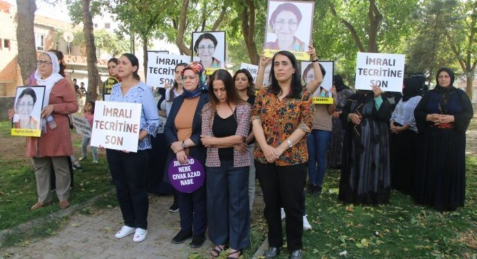 Kadınlar komployu protesto etti