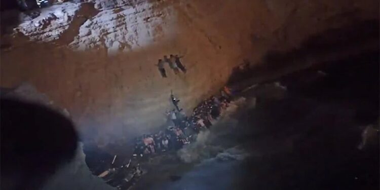 Ege’de mülteci tekneleri battı: 16 ölü, onlarca kayıp var