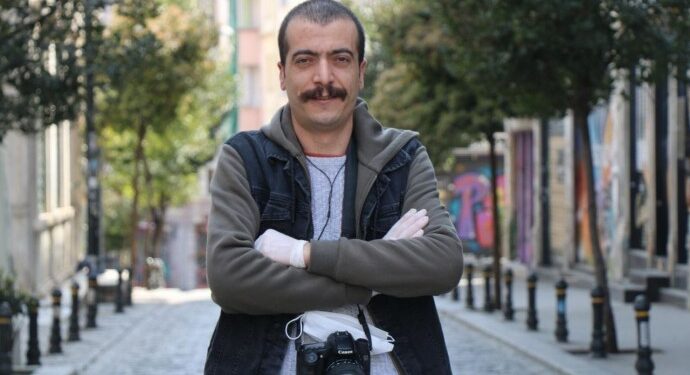 Gazeteci Kaya çıplak aramaya maruz kaldı