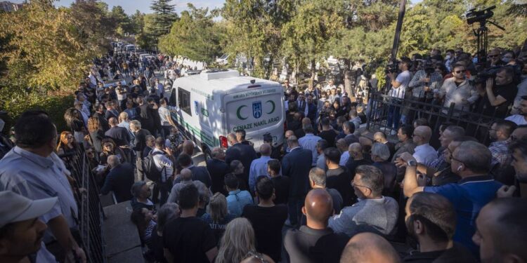 Onur Şener toprağa verildi