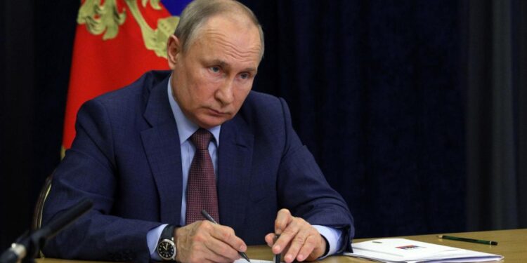 Rusya topraklarına kattığı bölgelerde sıkı yönetim ilan etti