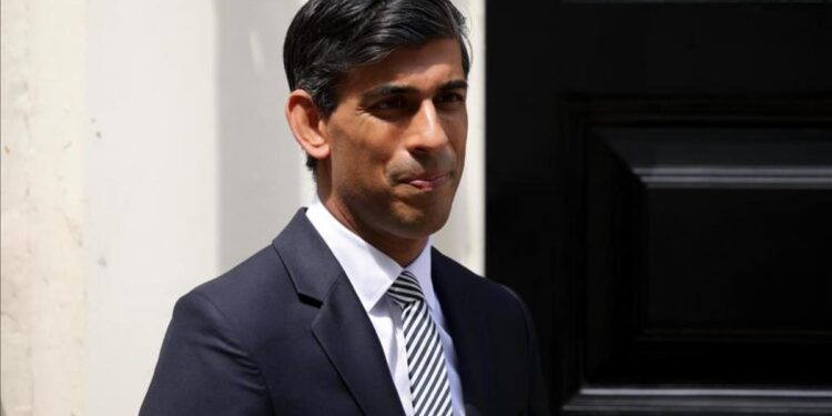 Johnson’ın istifa sürecini başlatan Rishi Sunak adaylığını açıkladı