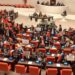 ‘Sansür Yasası’ Meclis’te protesto edildi