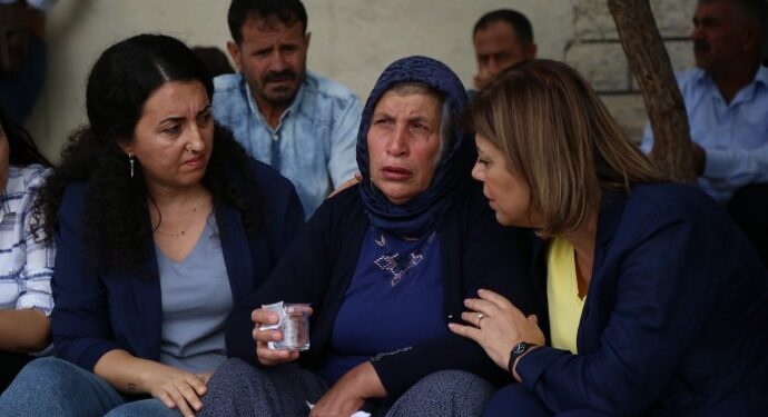 HDP’li vekiller Adalet Nöbeti’ni ziyaret etti