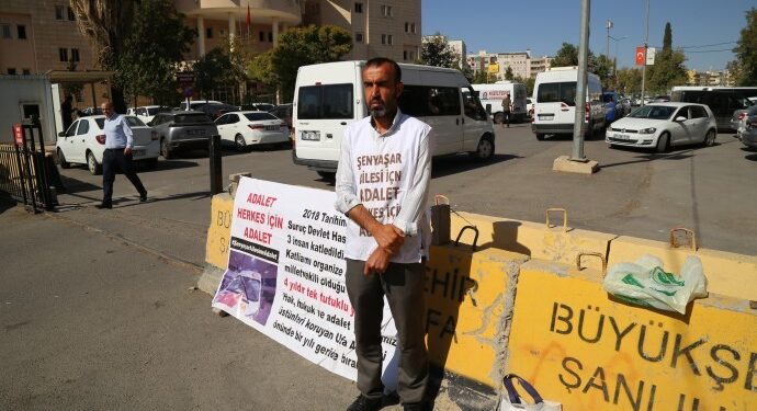 Şenyaşarların pankartına zabıta el koydu