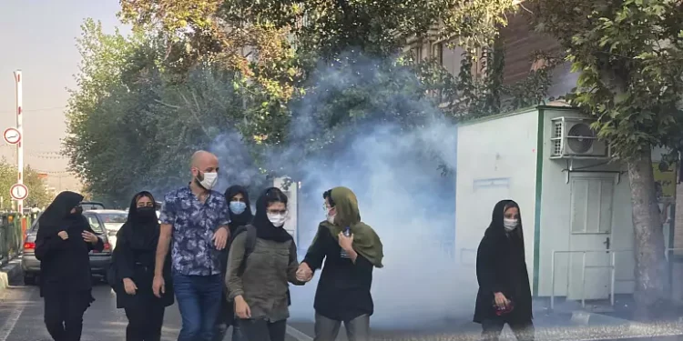 Tahran Üniversitesi’ne polis saldırdı