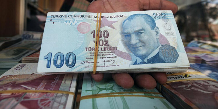 Dolar karşısında en çok değer kaybeden para birimi TL