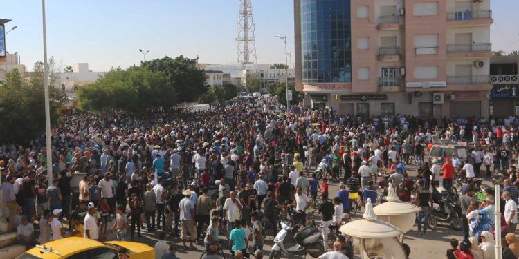 Tunus’ta denizde kaybolan mülteciler için greve gidildi