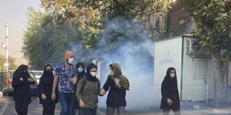 İran’da polis öğrencilere ateş açtı