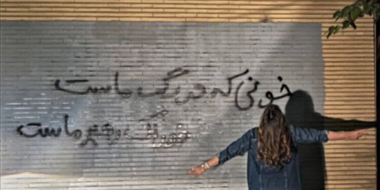 İran 32 gündür ayakta