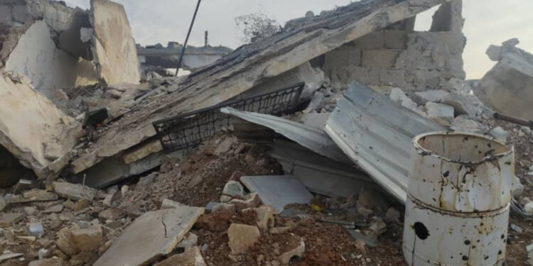 Hava saldırısında evler hedef alındı