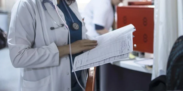 10 ayda 2 binden fazla doktor Türkiye’den gitmek için başvurdu