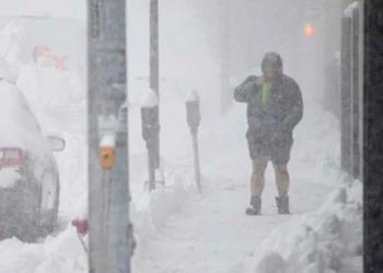 Kar temizleyen iki kişi hayatını kaybetti