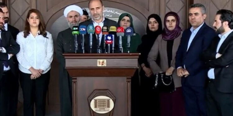 12 vekilden boykot: Parlamentodan çekildiler