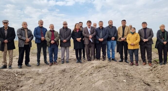 30 yıl önce göçe zorlandıkları köyde defnedildiler