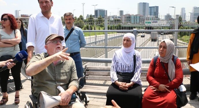 Mahkeme ‘fikir özgürlüğü’ dedi, tutuklu yakınları beraat etti