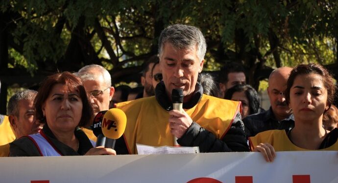 Diyarbakır’da KESK’ten KHK’lerin iptali için açıklama