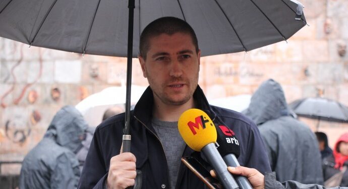 Kayıp yakınlarına polis engeli