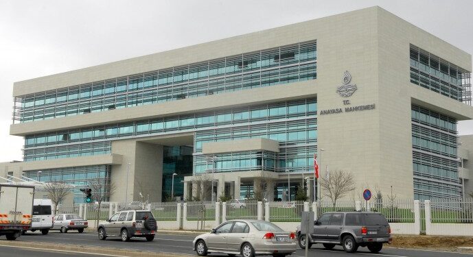 AYM ‘sosyal medya’ paylaşımlarına verilen cezayı ‘hak ihlali’ saydı