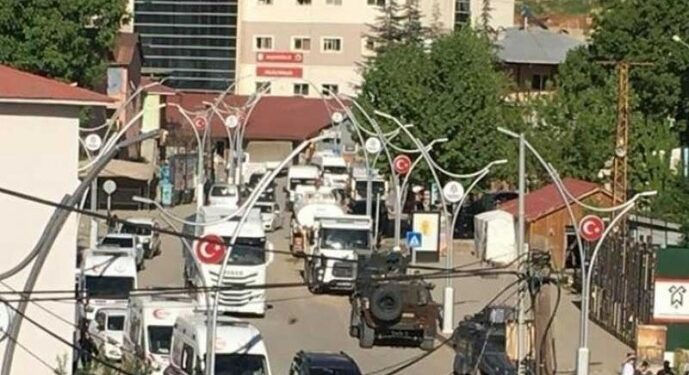 Çukurca Devlet Hastanesi’ne çok sayıda asker cenazesi getirildi