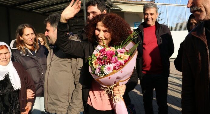 30 yıldır tutuklu olan Yıldırım zılgıtlarla karşılandı