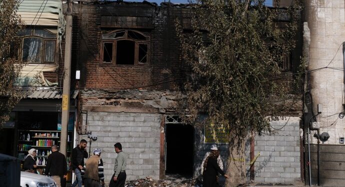 Mahabad’da 3 yaşından 70 yaşına herkes sokakta
