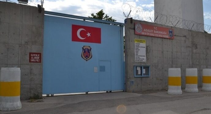 ‘Tutukluların tüm hakları saldırı altında’