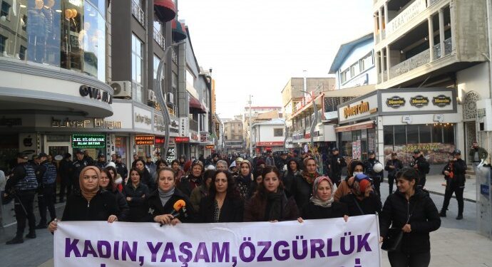 TJA’lı kadınlara operasyona tepki: Geri adım atmayacağız