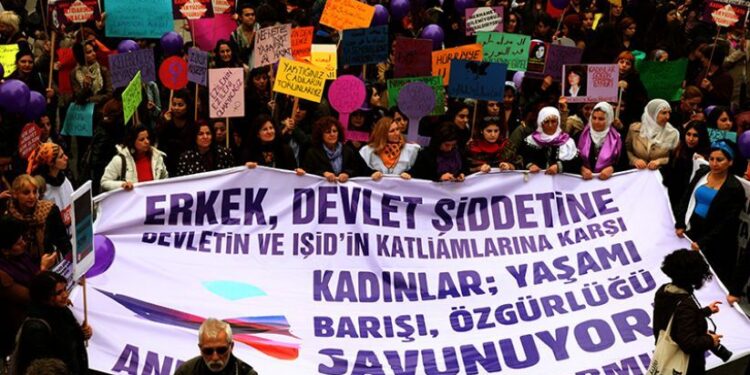 EŞİK: Şarkılarımızı söylemekten vazgeçmeyeceğiz