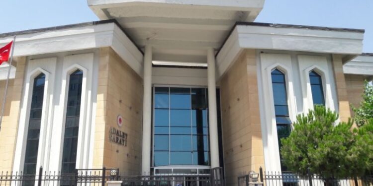 Cinsel istismar faaline oy çokluğu ile beraat!