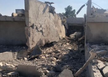Dünkü bombardımanda Kobanê'de yıkılan evler