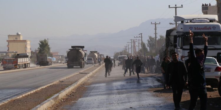 Silopi’de halk engel tanımadı: Kimyasal kullanımına karşı insanlık yürüyüşü