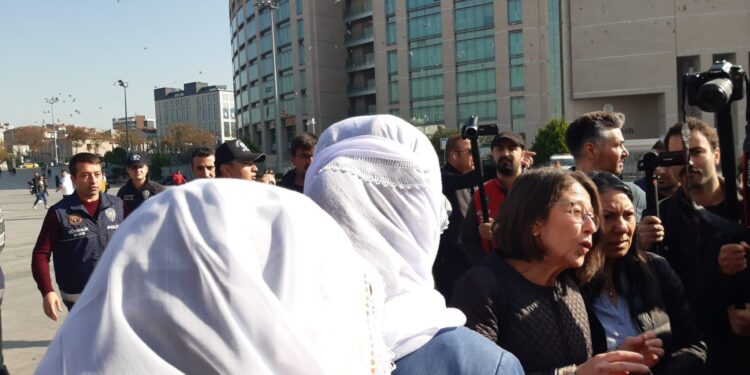 İstanbul’da tutuklu yakınlarına yine gözaltı