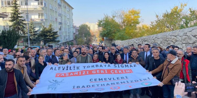 Aleviler Meclis önünden seslendi: Eşit yurttaşlık istiyoruz