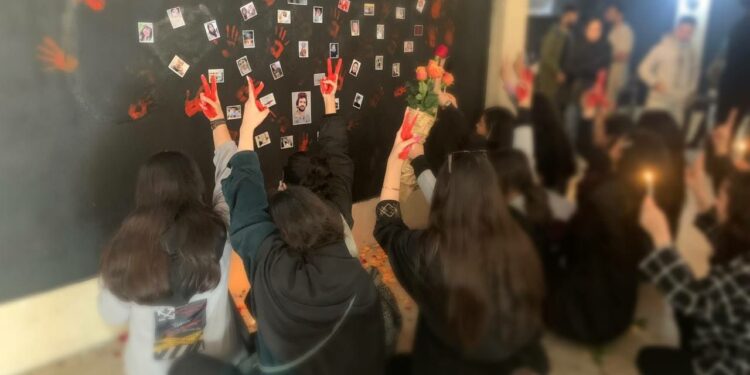 Molla rejimine isyan iki aydır aralıksız sürüyor