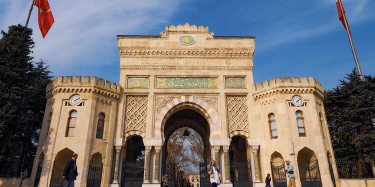 İstanbul Üniversitesi’nde ırkçı saldırı: Polis, öğrencileri hedef gösteriyor