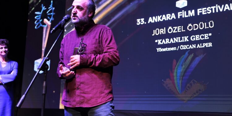 Sanat ve filmler politiktir