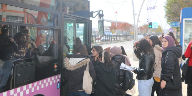 Munzur Üniversitesi öğrencileri ulaşım sorunu yaşıyor