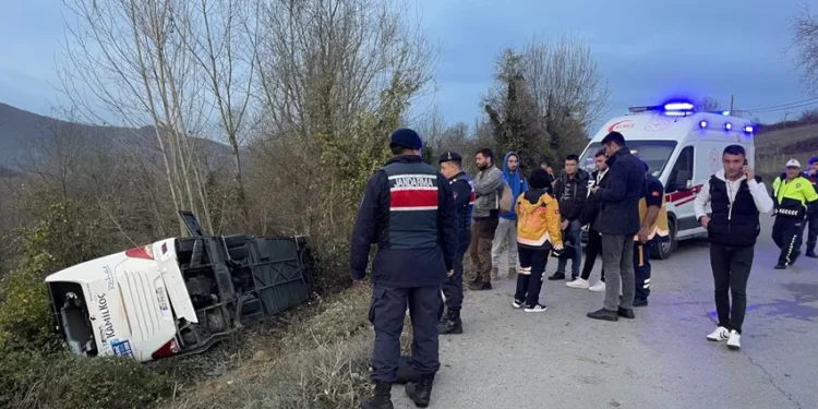 Bartın’da  yolcu otobüsü devrildi: 39 yaralı
