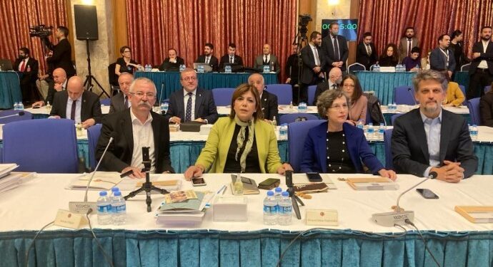 AKP’liler, Soylu’nun tehditlerine yanıt veren Turan’ın üzerine yürüdü