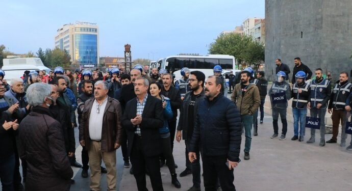 Amed’de gözaltılar: Suçlama değştirilerek gözaltı süresi uzatıldı