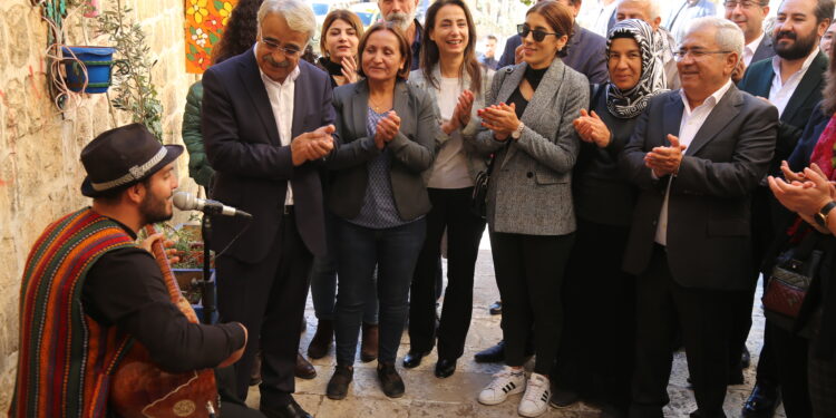 Sancar Mêrdîn’de esnafı ziyaret etti
