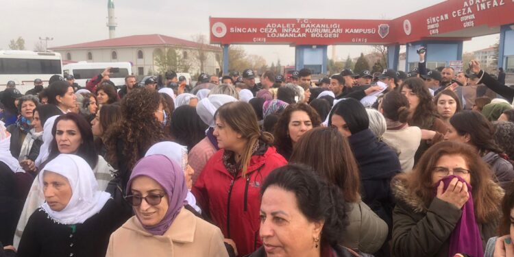 Kobanê davası: Sincan Cezaevi önünde eylem